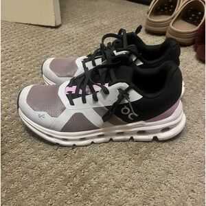 On Cloud tennis shoe